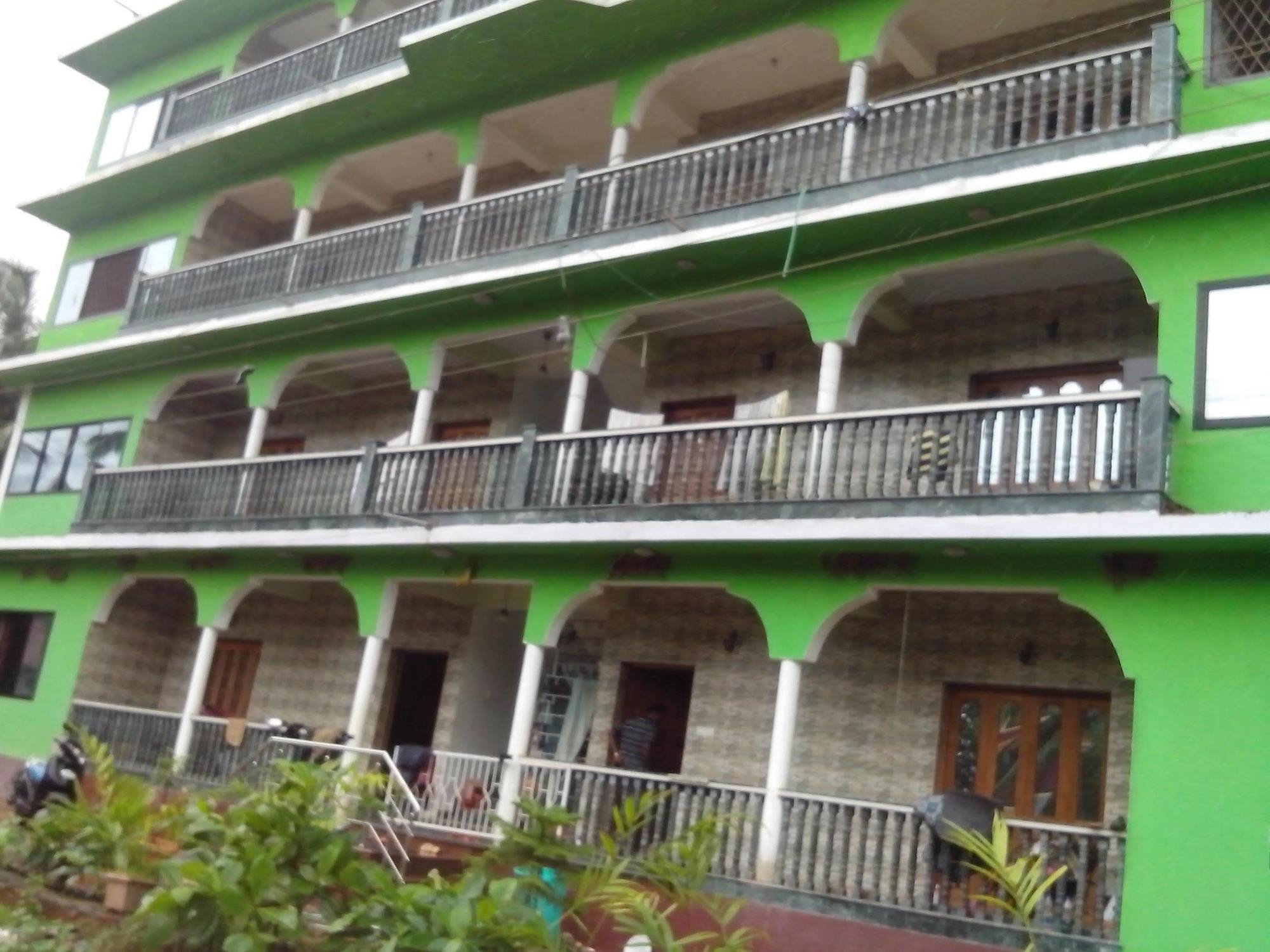 Laxmi Palace Hotel Morjim Exterior foto
